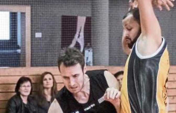 Thomas Gabriel und seine Teamkollegen der BSG Vaihingen/Sachsenheim taten sich gegen die gute Verteidigung der Gäste aus Neckarsulm schwer. Foto: Simecek