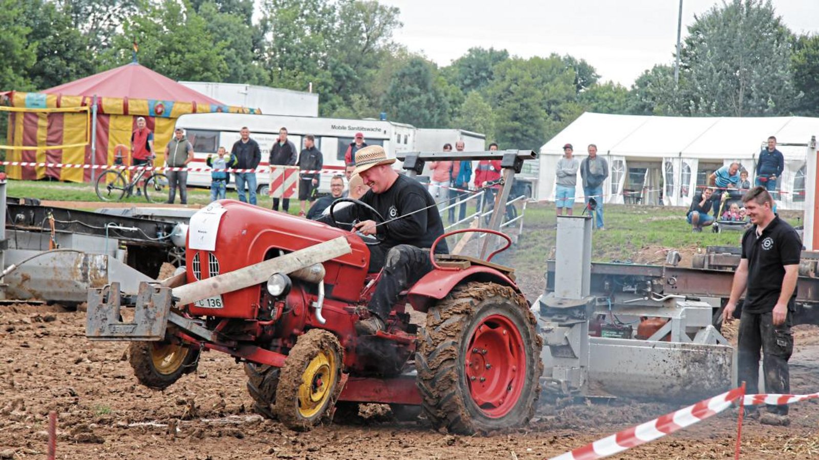 Wer schafft beim Trecker Treck in Sersheim den Full Pull und zieht den Bremswagen die gesamte Distanz durch? Foto: Archiv Wer schafft beim Trecker Treck in Sersheim den Full Pull und zieht den Bremswagen die gesamte Distanz durch? Foto: Archiv