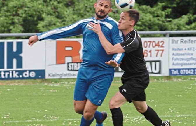 Volkan Akdeniz (links) hat mit dem FC Gündelbach die SGM Hohenhaslach/Freudental zu Gast, die aus dem Hinspiel noch eine Scharte auszuwetzen hat. Foto: Nachreiner