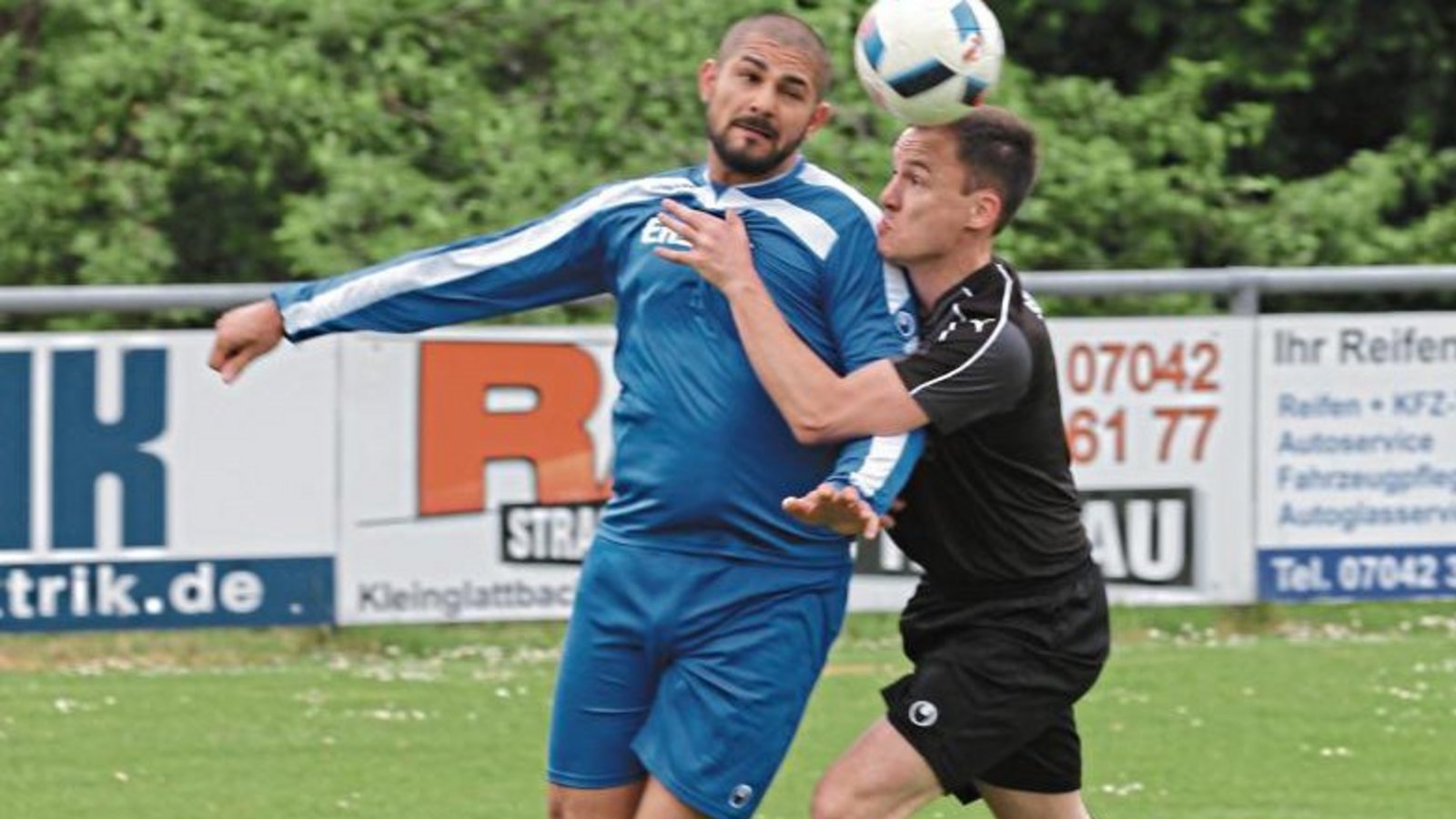 Volkan Akdeniz (links) hat mit dem FC Gündelbach die SGM Hohenhaslach/Freudental zu Gast, die aus dem Hinspiel noch eine Scharte auszuwetzen hat. Foto: Nachreiner