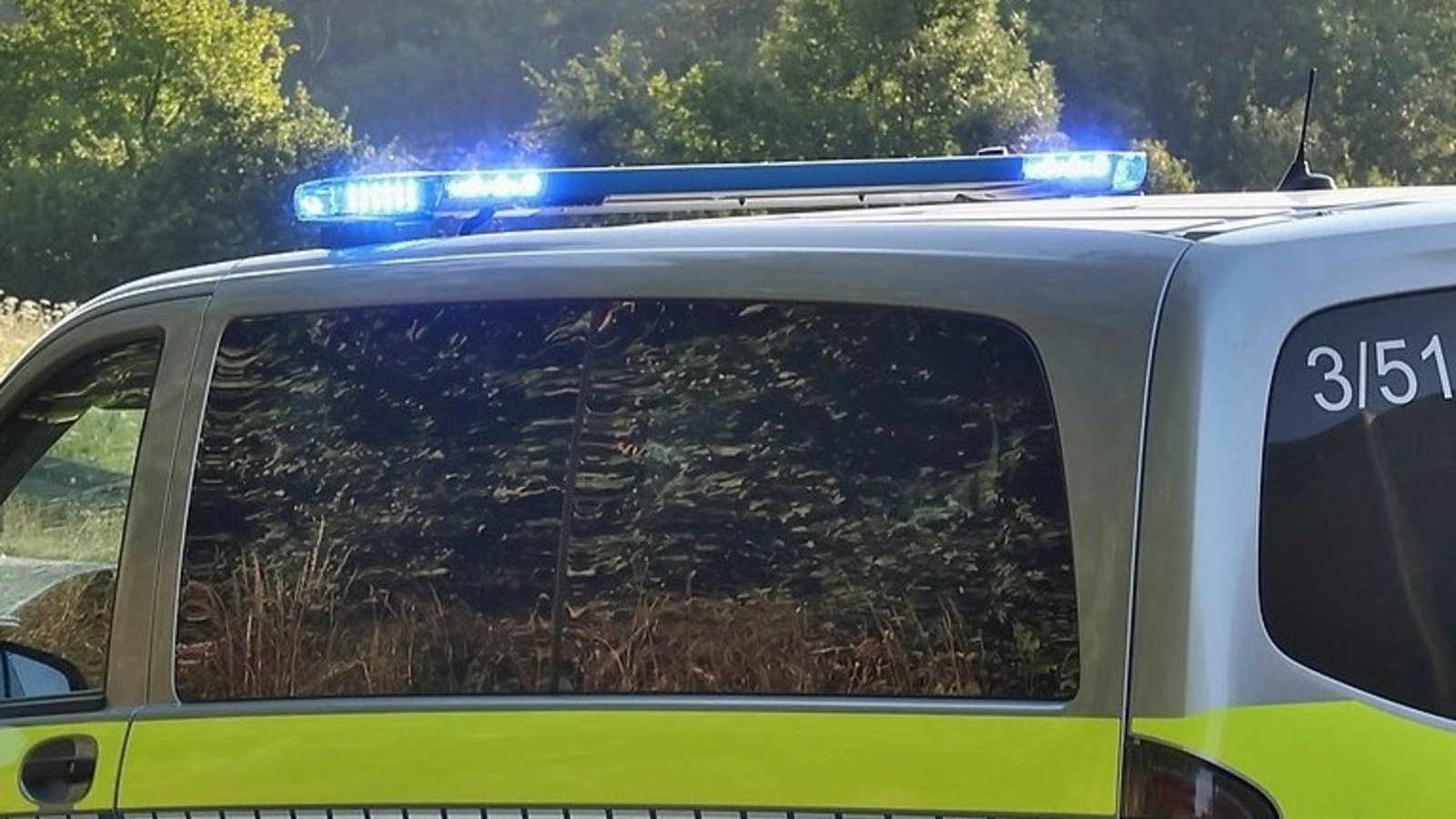 Die Polizei sucht Zeugen des Unfalls.    Symbolbild: VKZ/Archiv