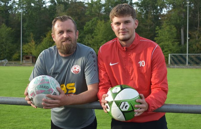 Vielleicht sogar ab und zu gemeinsam auf Torejagd: Mate Zovko (li.) will sich fußballerisch aber eher im Hintergrund halten und das Rampenlicht im Sturm von Fortuna Böblingen seinem Sohn Marijan Zovko (re.) überlassen.<span class='image-autor'>Michael Schwartz</span>