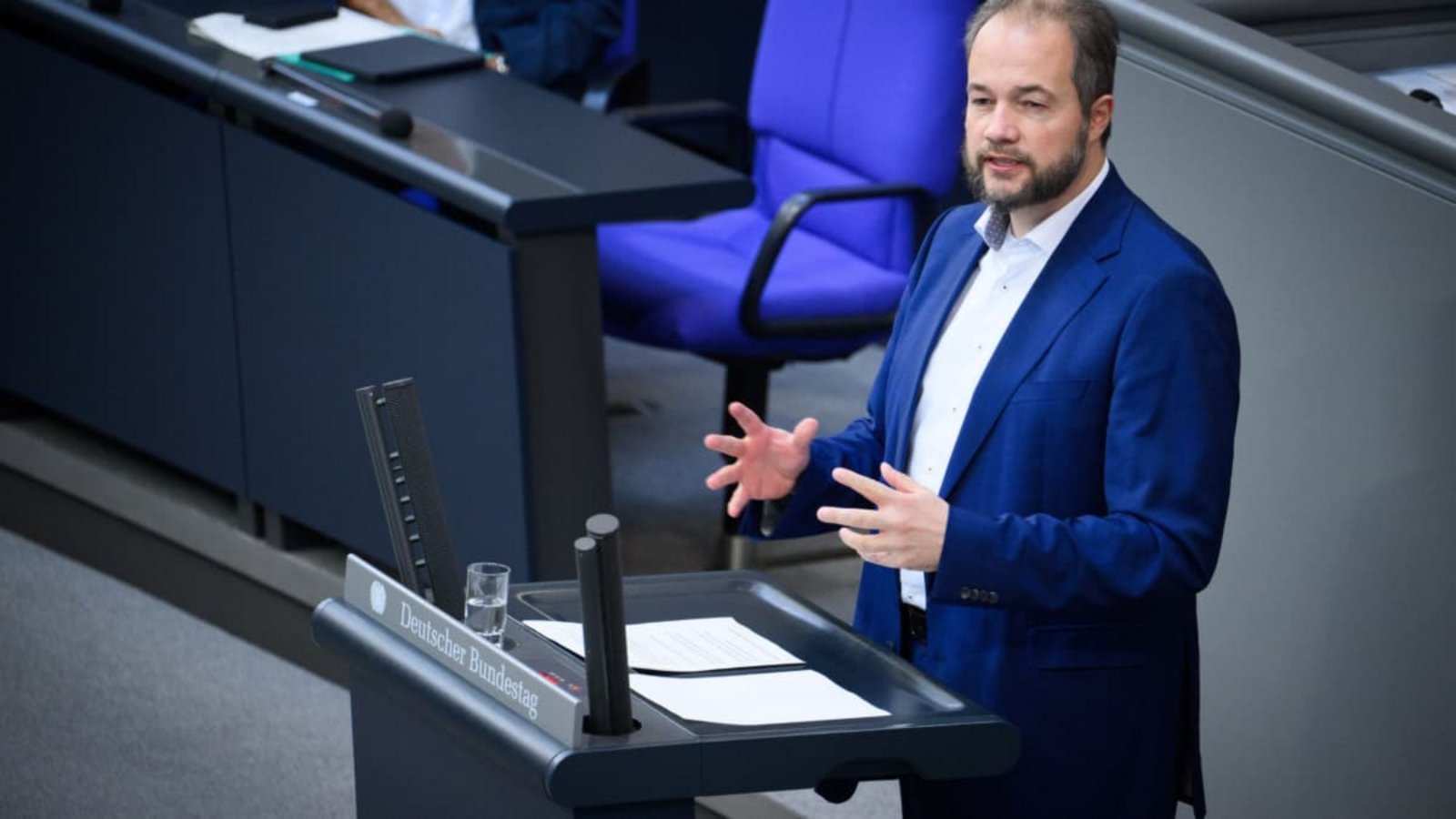 Demokratisch oder nicht? Der AfD-Abgeordnete Martin Sichert bei einer Bundestagsdebatte.Bernd von Jutrczenka/dpa Demokratisch oder nicht? Der AfD-Abgeordnete Martin Sichert bei einer Bundestagsdebatte.Bernd von Jutrczenka/dpa