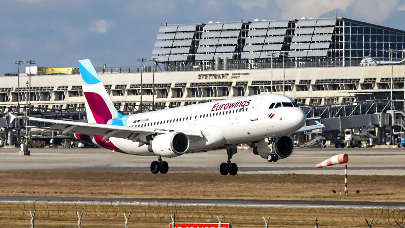Eurowings hebt ab sofort in Stuttgart in Richtung Mostar und Malta ab.Foto: imago/A. Hettrich Eurowings hebt ab sofort in Stuttgart in Richtung Mostar und Malta ab.Foto: imago/A. Hettrich