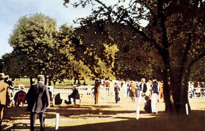 Zuschauer im Bois de Boulogne.<span class='image-autor'>Foto: imago/TopFoto</span>
