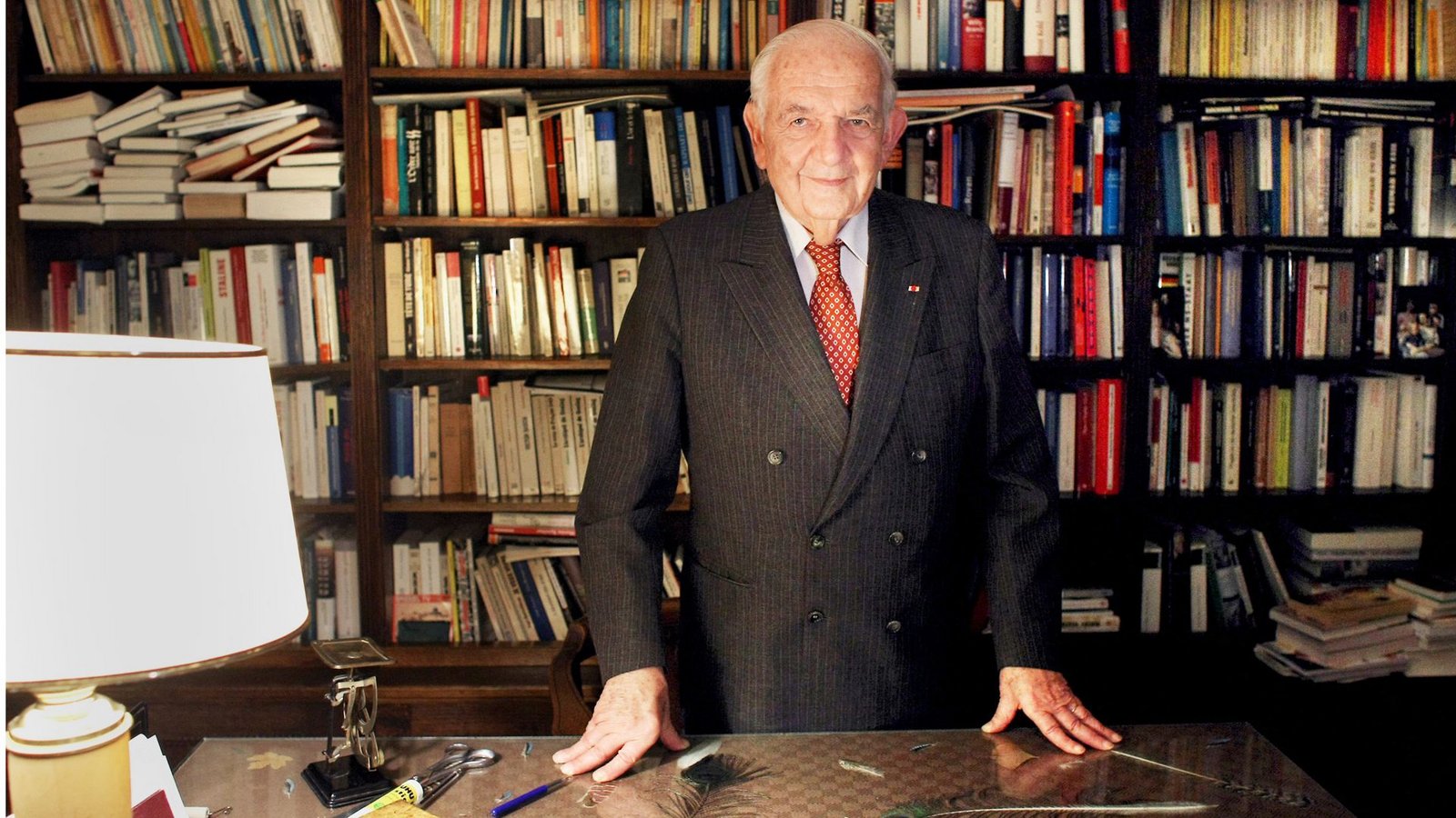 Alfred Grosser im Jahr 2009 in seinem Pariser BüroFoto: AFP/Thomas Coex Alfred Grosser im Jahr 2009 in seinem Pariser BüroFoto: AFP/Thomas Coex