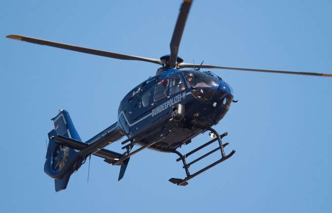 Die Suche nach dem unbekannten Unfallfahrer musste am Abend abgebrochen werden. (Symbolbild)<span class='image-autor'>Foto: picture alliance/dpa/Arne Immanuel Bänsch</span>
