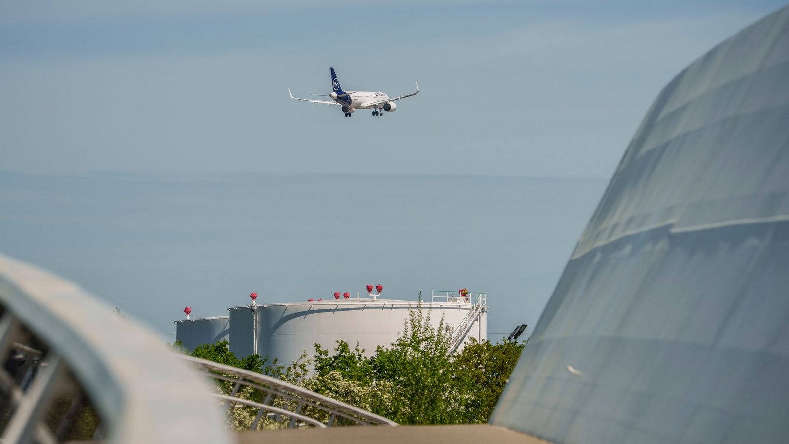 Lufthansa verspricht Passagieren sicheres Kerosin.Foto: Andreas Arnold/dpa