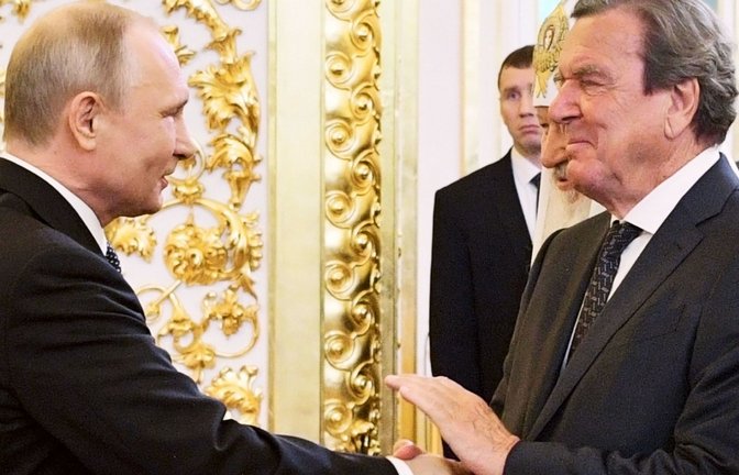 Ex-Bundeskanzler Gerhard Schröder und Kremlchef Wladimir Putin hatten nach russischen Angaben ein Vieraugengespräch. (Archivbild)<span class='image-autor'>Foto: Alexei Druzhinin/POOL SPUTNIK KREMLIN/AP/dpa</span>