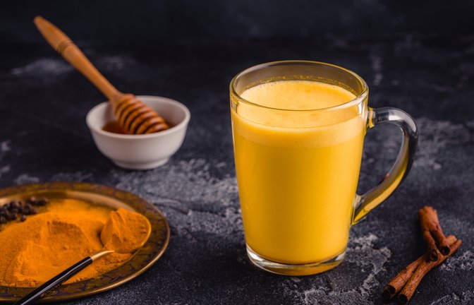 Goldene Milch oder Kurkuma Latte: Gesunder Drink im Trend<span class='image-autor'>Foto: Tatiana Bralnina/ Shutterstock</span>
