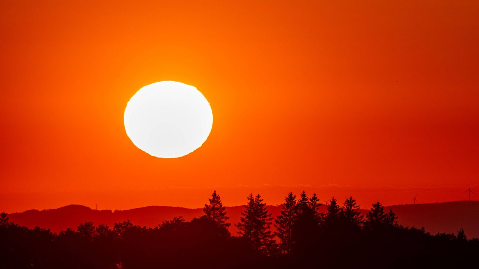 Deutschland glüht.Foto: imago/Jan Eifert Deutschland glüht.Foto: imago/Jan Eifert