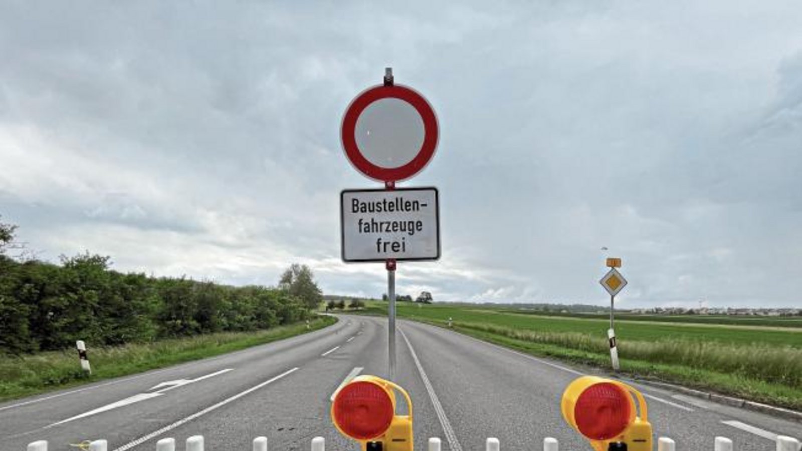 Ein letztes Mal Vollsperrung: Noch bis Montag (7. Juni) um 5 Uhr ist die B 10 zwischen den Anschlussstellen Vaihingen-Ost und Vaihingen-Mitte wegen des Rückbaus der Behelfsbrücke gesperrt. Dann kann der Verkehr endlich ungestört über die neue Brücke am Egelsee fließen.  Foto: Stogios