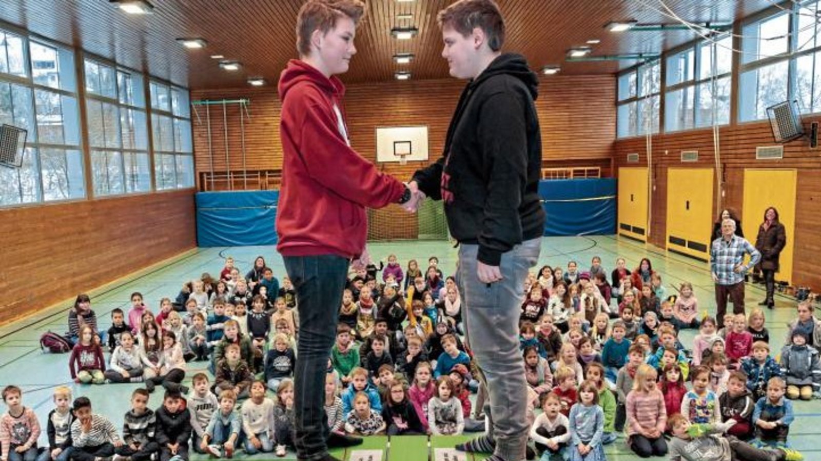 Einweihung der Friedenstreppe in der Kirbachtalhalle in Hohenhaslach. Foto: Pangerl Einweihung der Friedenstreppe in der Kirbachtalhalle in Hohenhaslach. Foto: Pangerl