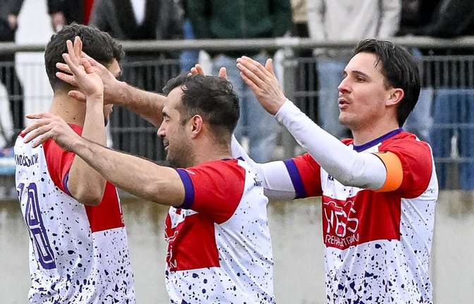Sie wollen auch am Freitag jubeln: Die Fußballer der SGM Nussdorf/Roßwag. <span class='image-autor'>Foto: Leitner</span>
