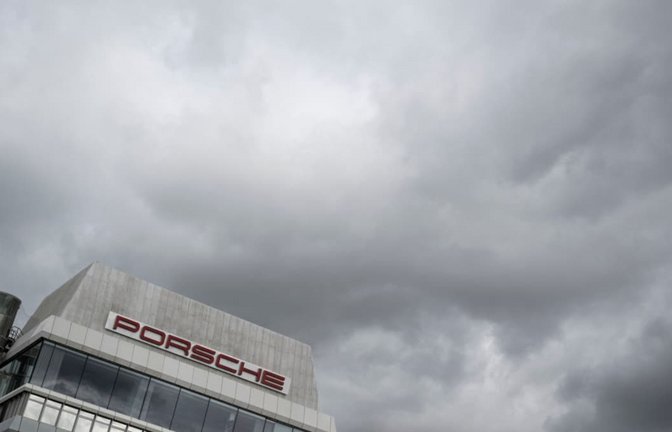 Bei Porsche wird gerade über ein weiteres Zukunftspaket verhandelt.<span class='image-autor'>Marijan Murat/dpa</span>
