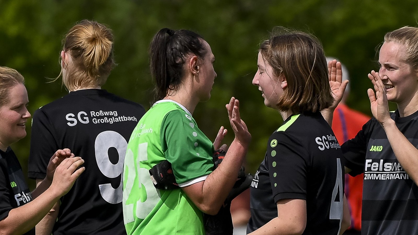 Die SGM Roßwag/Großglattbach bejubelt ihren ersten Sieg in der laufenden Saison. Foto: Leitner