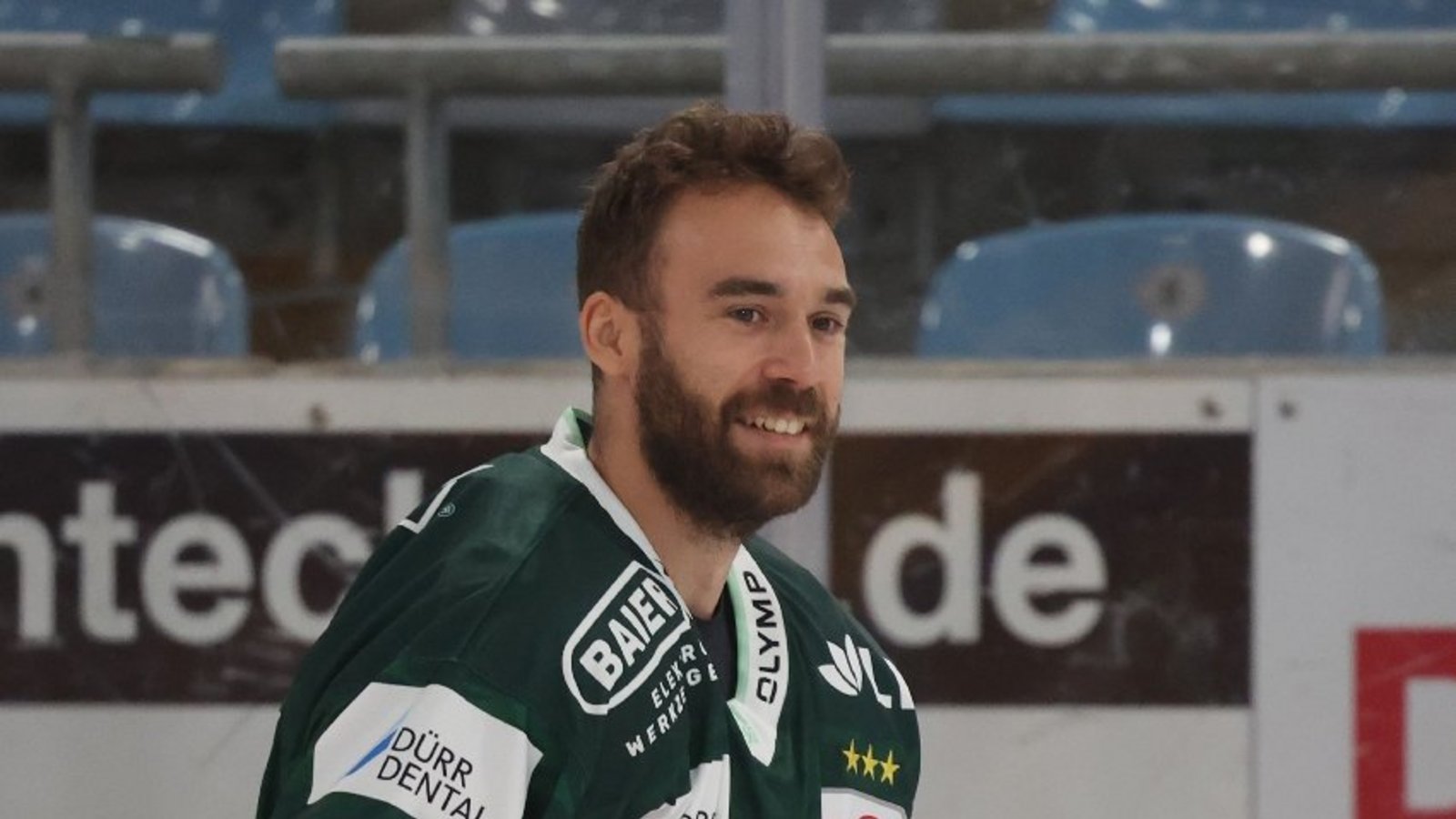 Tim Bender sorgt auf und neben dem Eis für Spaß. Foto: Baumann Tim Bender sorgt auf und neben dem Eis für Spaß. Foto: Baumann
