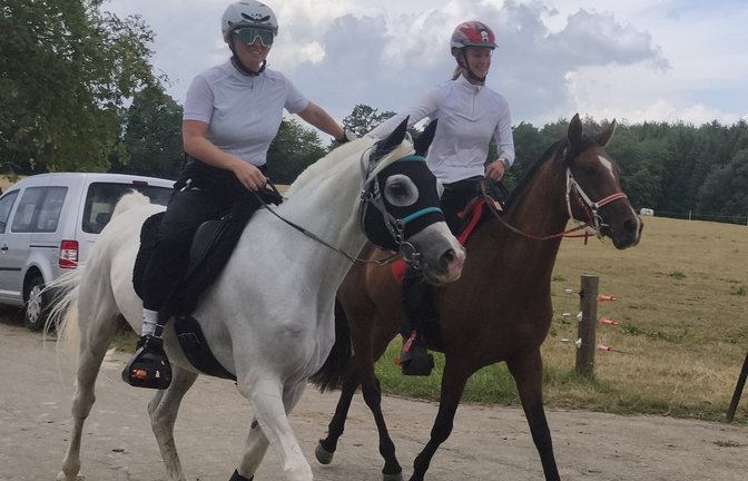 Finnja Röhm (rechts) und Anna Kaindl landen in Marbach auf Rang zwei. <span class='image-autor'>Foto: privat</span>