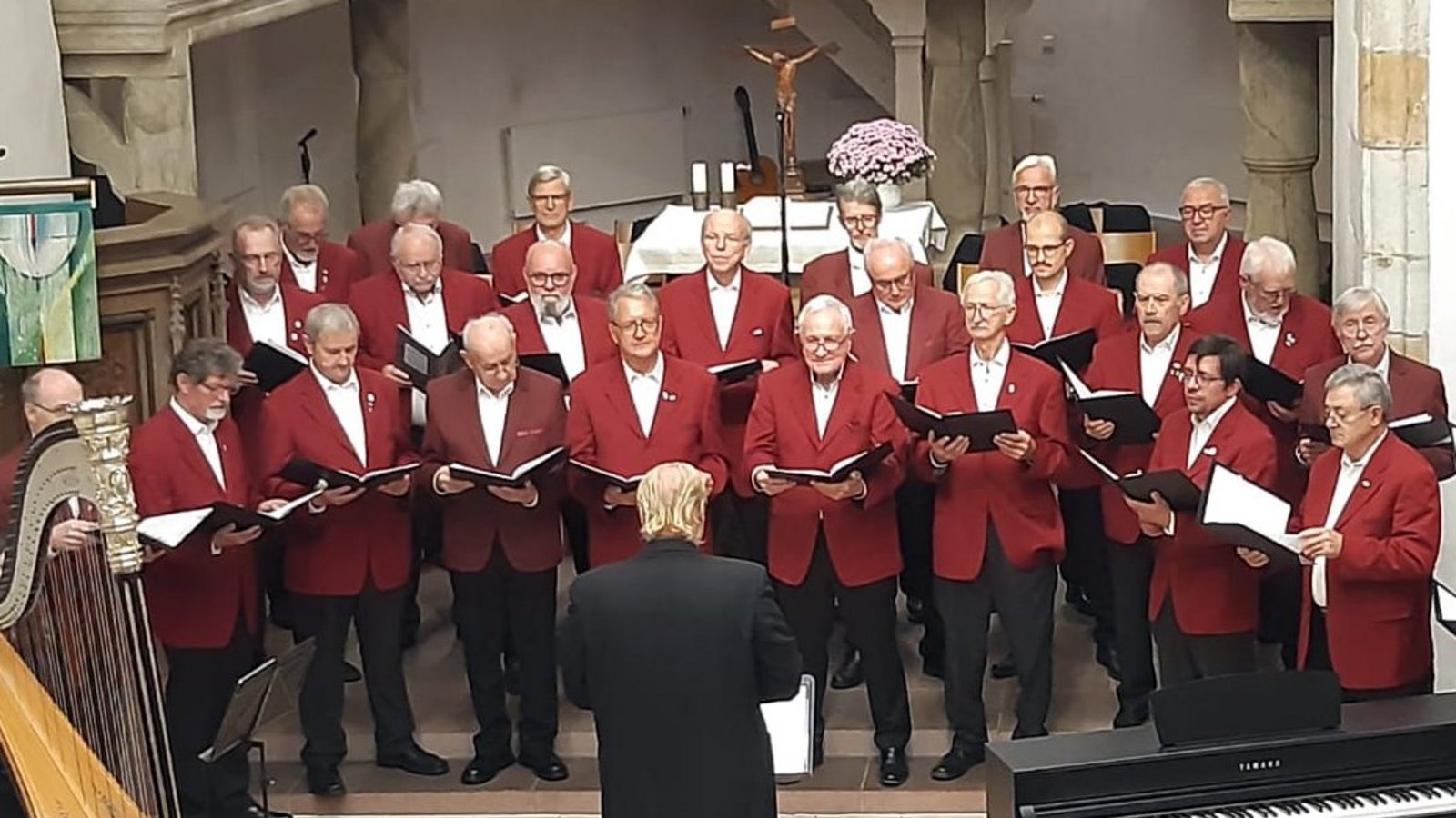 Der MGV Vaihingen-Horrheim – hier beim Auftritt im vergangenen Jahr in der Horrheimer Clemenskirche – intoniert am Sonntag die „Alpenländische Messe“ in Vaihingen. Archivfoto: p Der MGV Vaihingen-Horrheim – hier beim Auftritt im vergangenen Jahr in der Horrheimer Clemenskirche – intoniert am Sonntag die „Alpenländische Messe“ in Vaihingen. Archivfoto: p