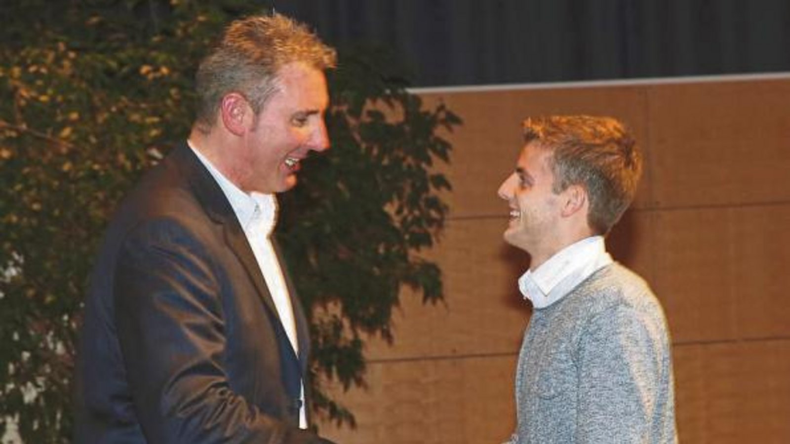 Michael Nachreiner gratuliert dem Sportler des Jahres, Felix Franz. Michael Nachreiner gratuliert dem Sportler des Jahres, Felix Franz.