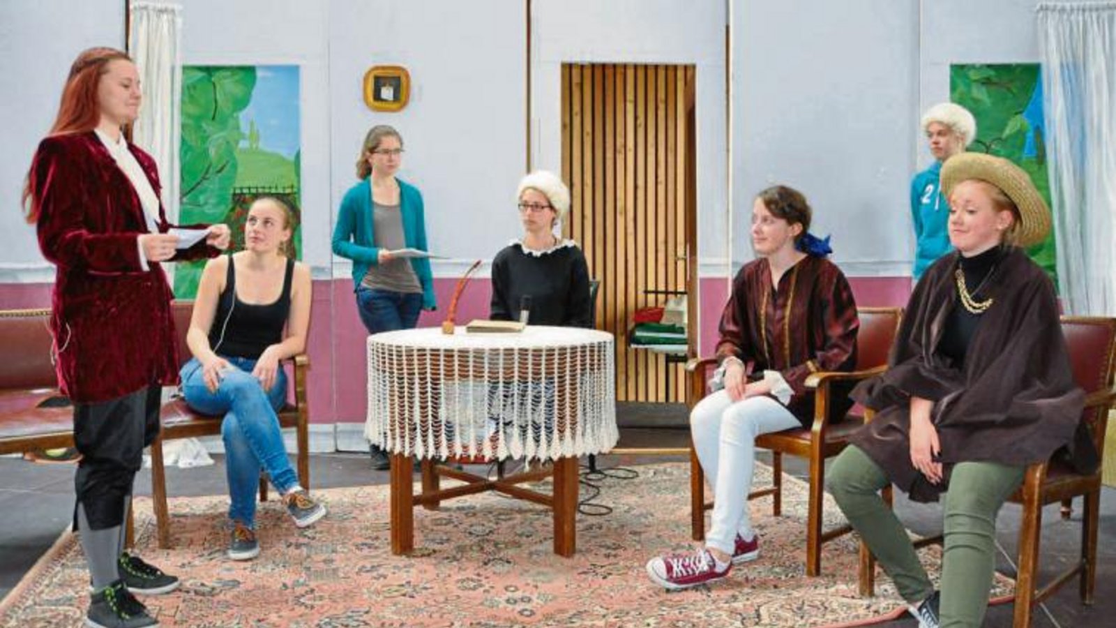 Die Schüler der Theater-AG proben ihre Rollen. Foto: p Die Schüler der Theater-AG proben ihre Rollen. Foto: p