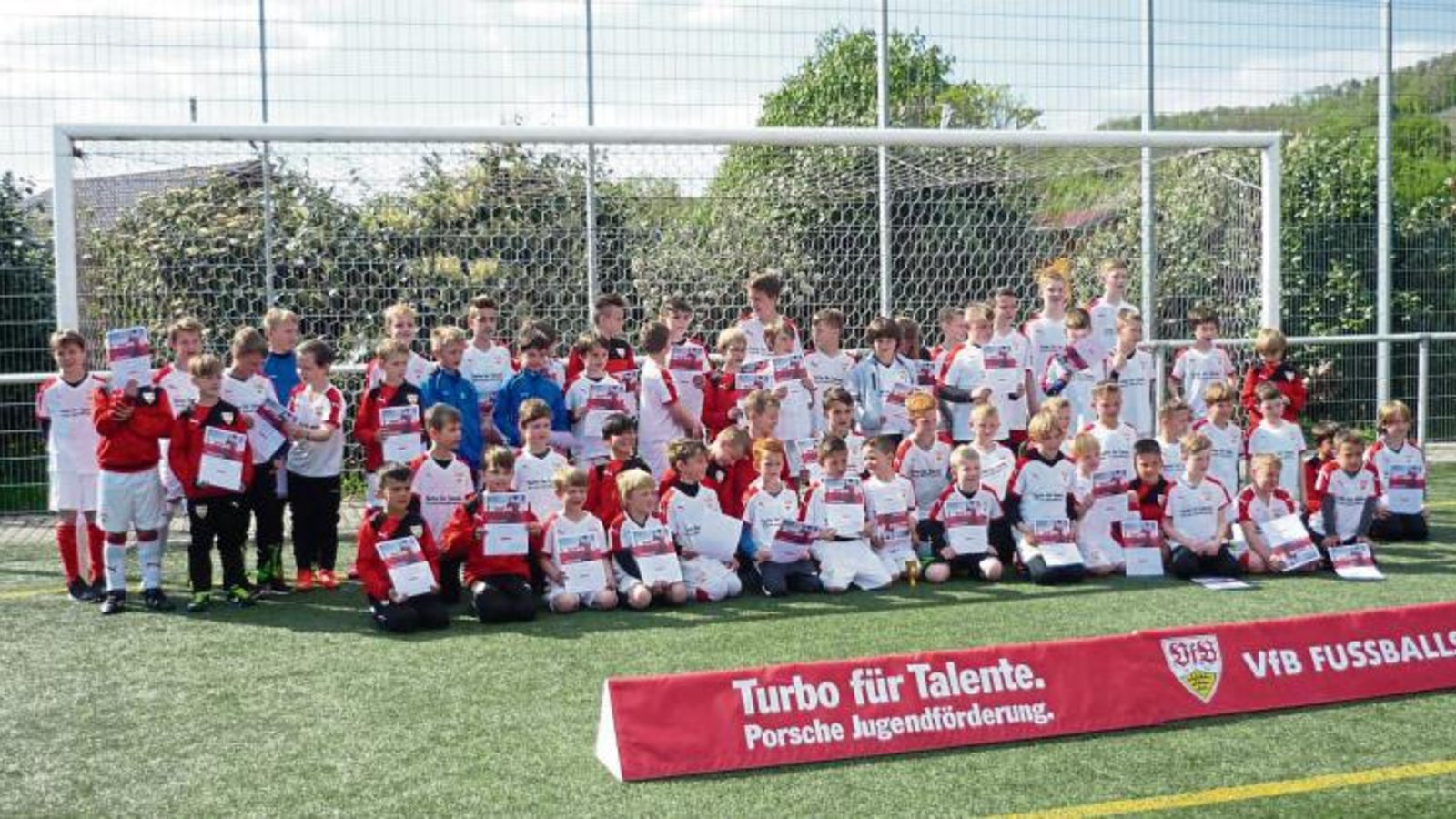 Vor allem Spaß am Fußball wollten die Trainer den Kindern vermitteln. Foto: p Vor allem Spaß am Fußball wollten die Trainer den Kindern vermitteln. Foto: p