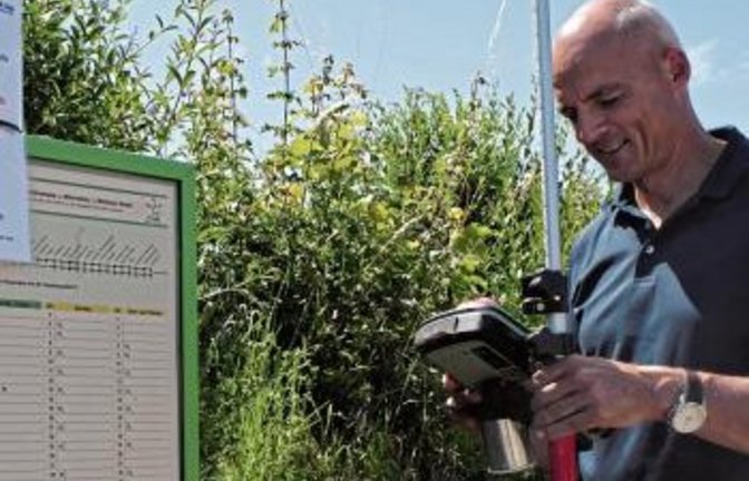 Roland Bartz kümmerte sich am Montagmittag um die Vermessung des Bereichs in Serres.