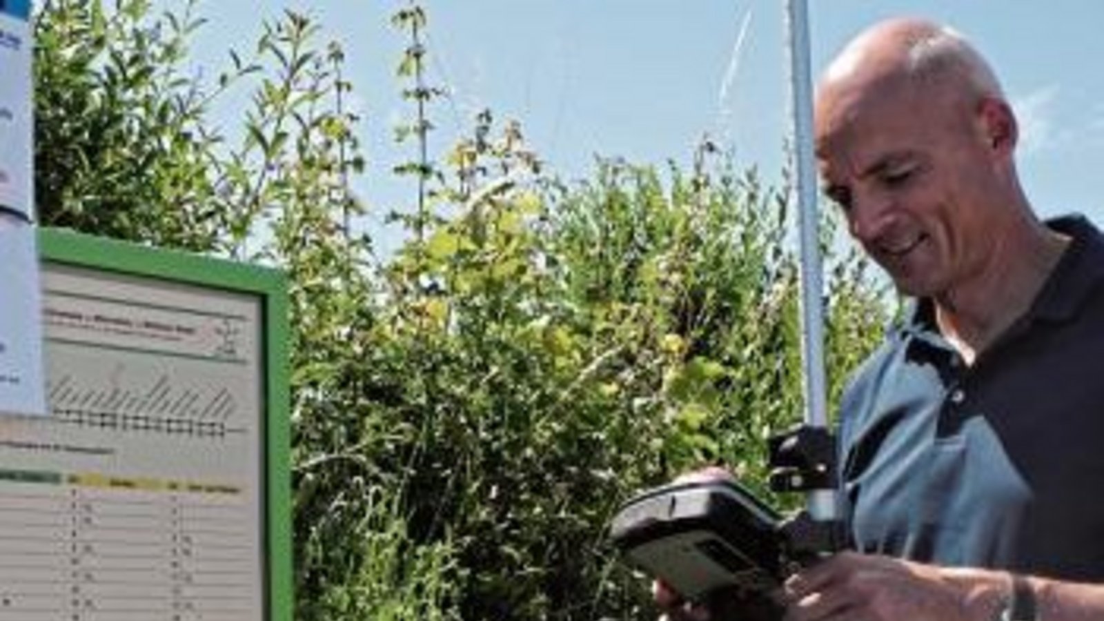 Roland Bartz kümmerte sich am Montagmittag um die Vermessung des Bereichs in Serres. Roland Bartz kümmerte sich am Montagmittag um die Vermessung des Bereichs in Serres.