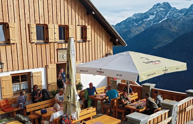 Die Ludwigsburger Hütte bietet Wanderern auch in diesem Sommer wieder eine Anlaufstelle. Wer dort übernachten will, muss aber vorher reservieren. Denn die Zahl der Plätze ist wegen der Abstandsregeln verringert worden.  Foto: p