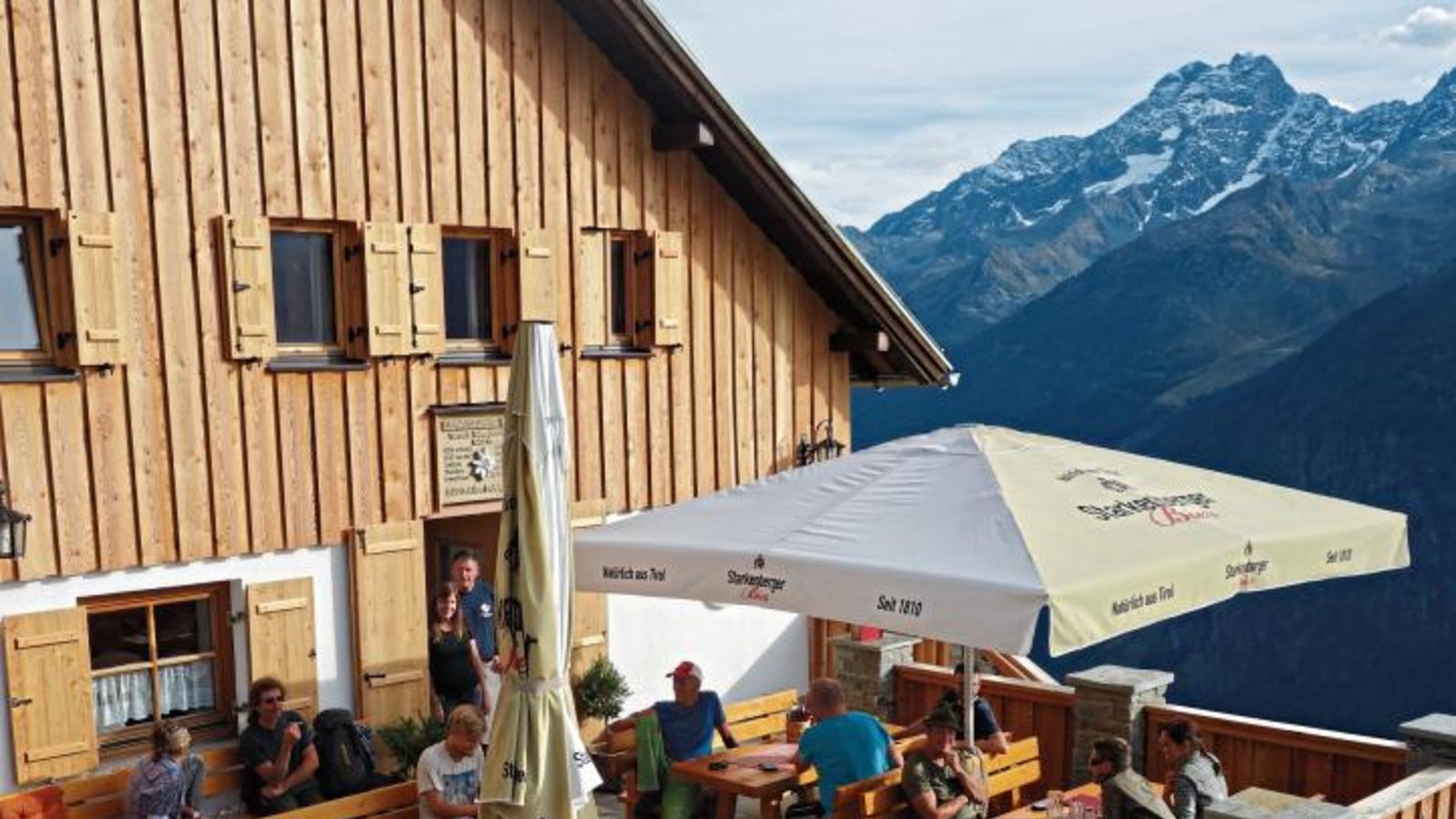 Die Ludwigsburger Hütte bietet Wanderern auch in diesem Sommer wieder eine Anlaufstelle. Wer dort übernachten will, muss aber vorher reservieren. Denn die Zahl der Plätze ist wegen der Abstandsregeln verringert worden.  Foto: p