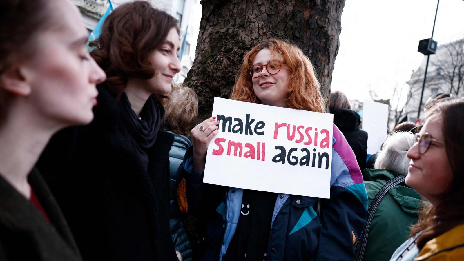 Protestierende in mehreren westlichen Hauptstädten haben gegen einen Deal der USA mit Russland demonstriert.Foto: AFP/BENJAMIN CREMEL Protestierende in mehreren westlichen Hauptstädten haben gegen einen Deal der USA mit Russland demonstriert.Foto: AFP/BENJAMIN CREMEL