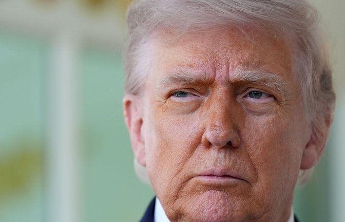 Die Ermahnungen von Papst Leo XIV. zu Frieden in der Welt haben den US-Präsidenten Donald Trump tief erzürnt. (Archivbild)<span class='image-autor'>Foto: Alex Brandon/AP/dpa</span>