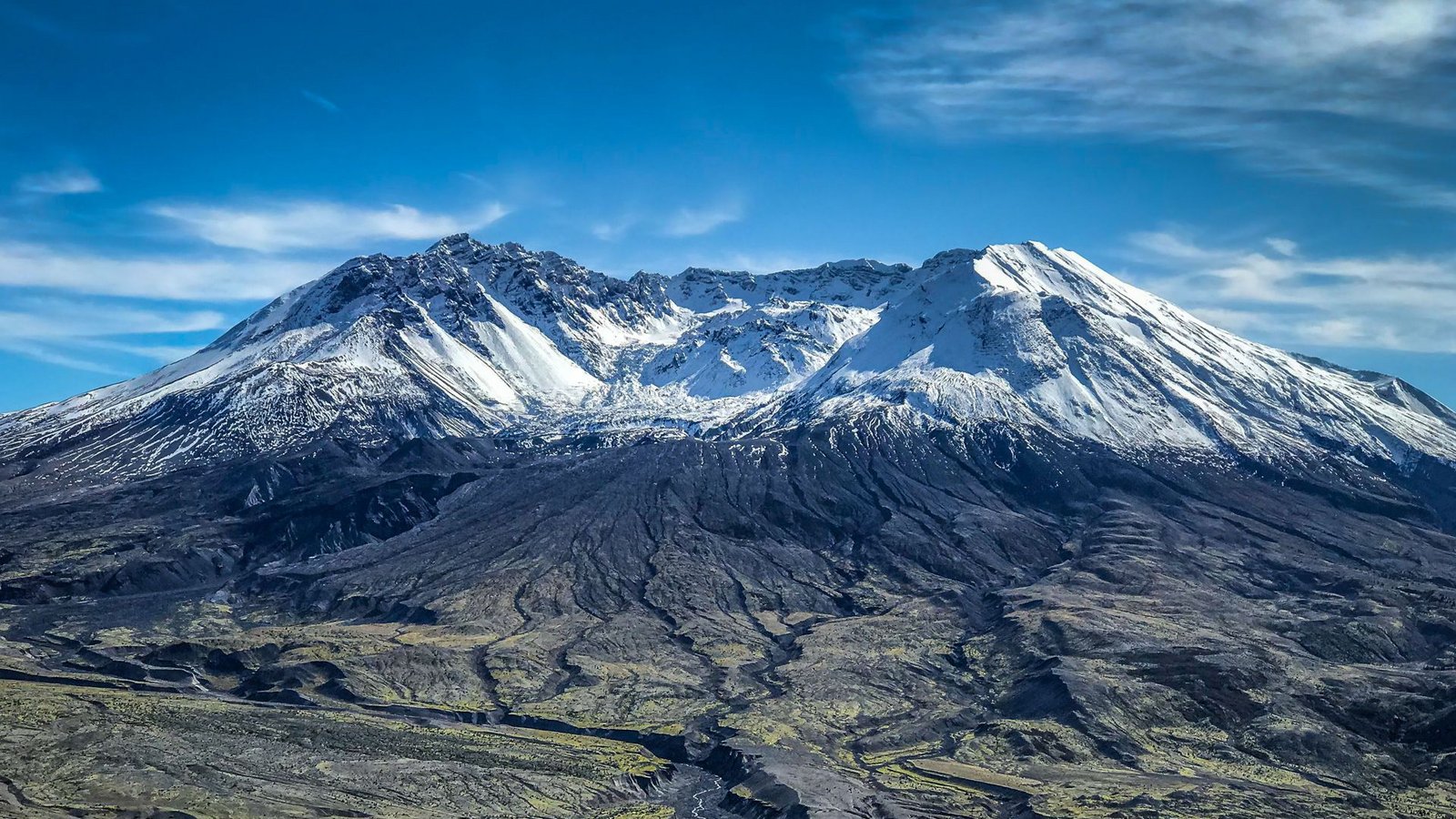 1980 n. Chr. – Mount St. Helens, USA: Der Gipfel des Mount St. Helens lag vor dem Ausbruch auf 2950 Metern, heute beträgt die Gipfelhöhe des Berges 2549 Meter. Ein Gebiet von 500 Quadratkilometern war direkt vom Ausbruch betroffen.Foto: imago/wirestock
