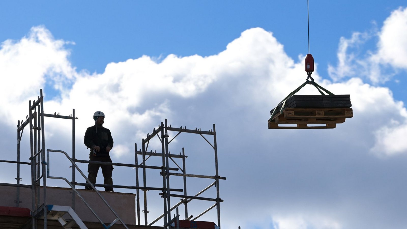 Die Lage auf dem derzeitigen Immobilienmarkt ist dramatisch.Foto: dpa/Soeren Stache Die Lage auf dem derzeitigen Immobilienmarkt ist dramatisch.Foto: dpa/Soeren Stache
