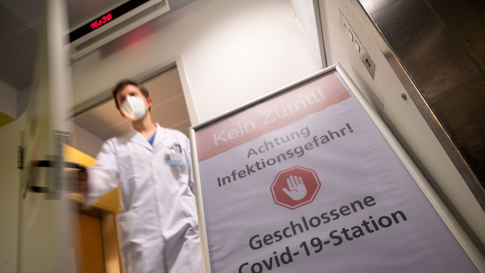 Zuletzt sind wieder mehr Patienten mit Covid-19 ins Krankenhaus gekommen.Foto: dpa/Marijan Murat