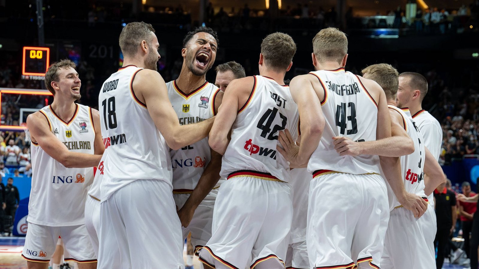 Riesiger Jubel bei der deutschen Mannschaft über den Gewinn von EM-Bronze.Foto: IMAGO//Tilo Wiedensohler