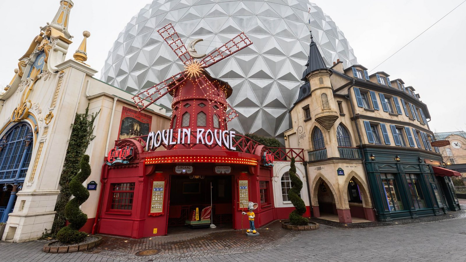 Zu lange Beine können ein Hindernis im Europa-Park darstellen – wie beim Can-Can-Coaster.Foto: Philipp von Ditfurth/dpa Zu lange Beine können ein Hindernis im Europa-Park darstellen – wie beim Can-Can-Coaster.Foto: Philipp von Ditfurth/dpa