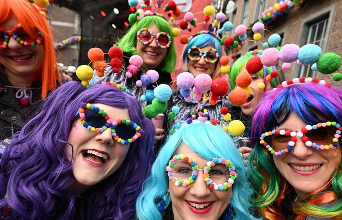 Buntes Treiben herrscht derzeit auf den Straßen der Karnevalshochburgen.<span class='image-autor'>Foto: dpa/Federico Gambarini</span>