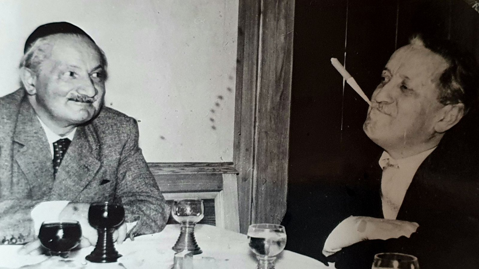 Während Martin Heidegger über das Seyende nachdenkt, macht sein Bruder Fritz seine Späße – und spottet auch über Nazi-Bonzen.Foto: Heidegger-Archiv Meßkirch