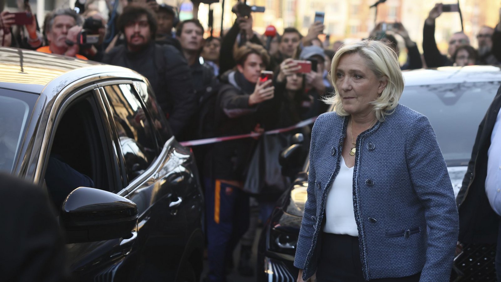 Ein französisches Gericht hat Le Pen wegen Veruntreuung öffentlicher Gelder schuldig gesprochen.Foto: AP/Thomas Padilla Ein französisches Gericht hat Le Pen wegen Veruntreuung öffentlicher Gelder schuldig gesprochen.Foto: AP/Thomas Padilla