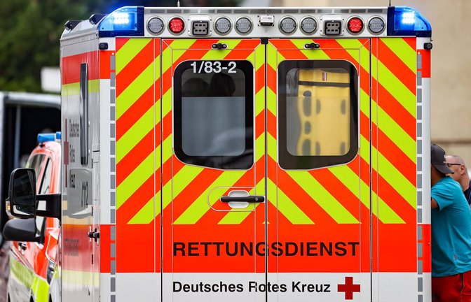 Der Rettungsdienst brachte den Motorradfahrer in ein Krankenhaus. (Symbolbild)<span class='image-autor'>Foto: IMAGO/Steinsiek.ch/IMAGO/Grant Hubbs</span>