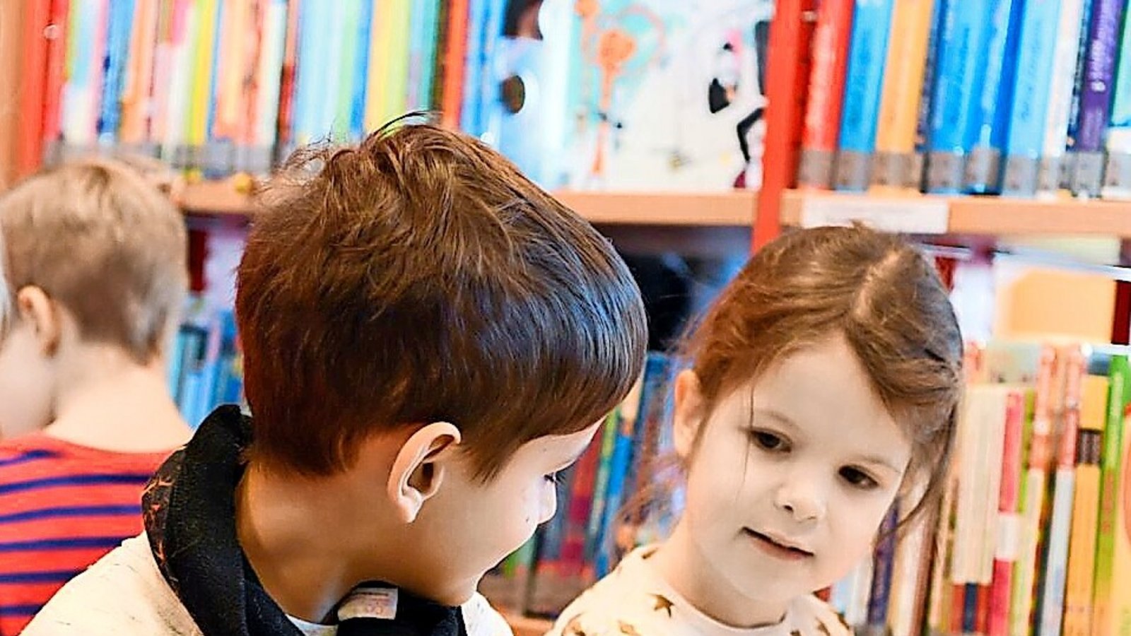 Zwischen zwei Buchdeckeln können Kinder die große, weite Welt entdecken.Foto: dpa Zwischen zwei Buchdeckeln können Kinder die große, weite Welt entdecken.Foto: dpa