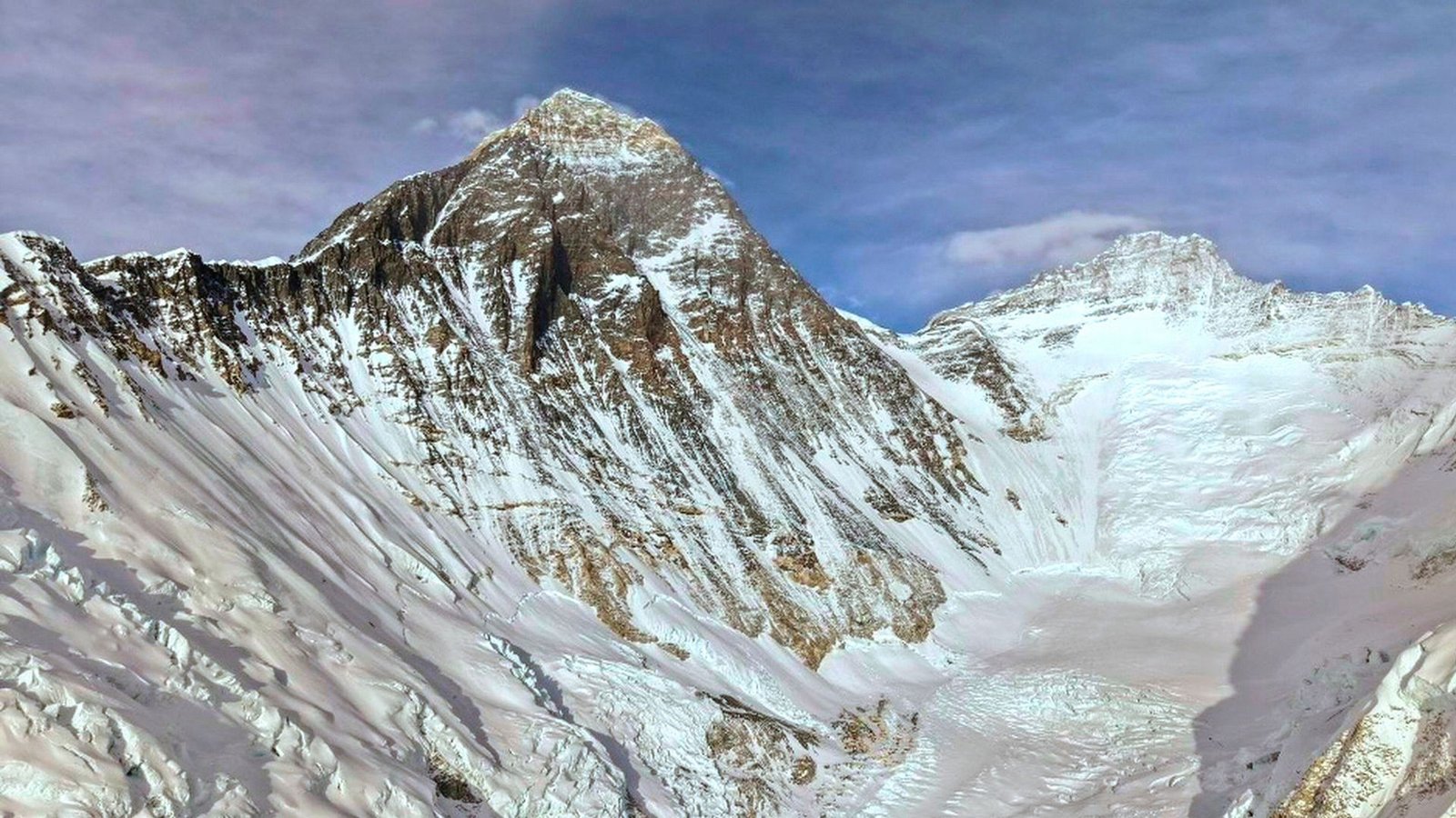 Der Mount Everest lockt immer wieder zu Rekorden. (Archivbild)Foto: Pasang Rinzee Sherpa/AP/dpa Der Mount Everest lockt immer wieder zu Rekorden. (Archivbild)Foto: Pasang Rinzee Sherpa/AP/dpa