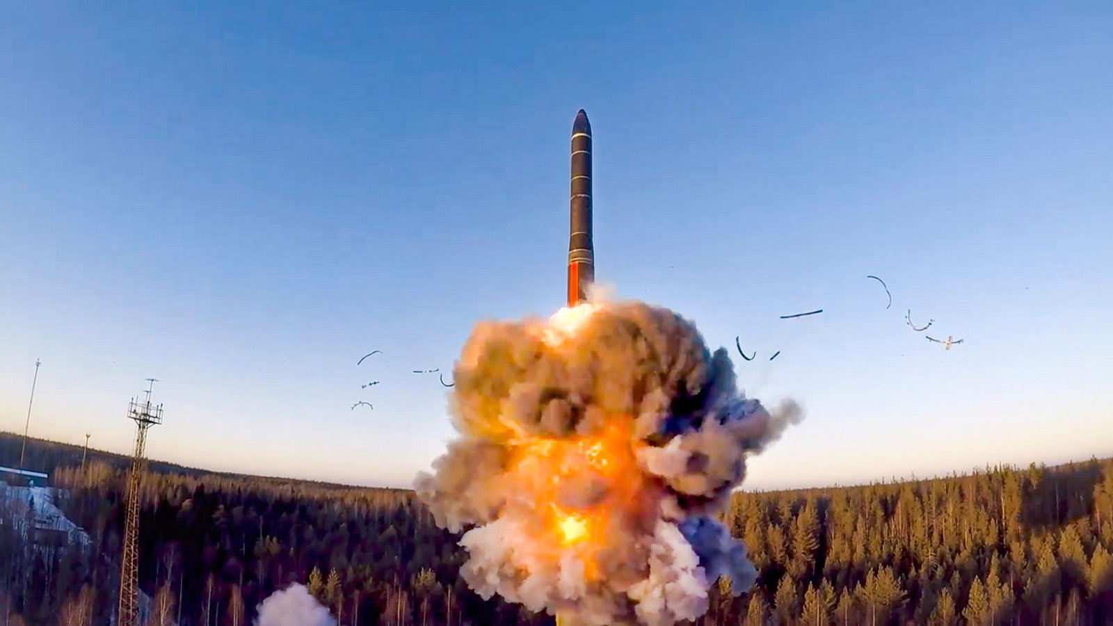 Ein Interkontinental-Raketentest in Russland: Der "New Start"-Vertrag verpflichtet die USA und Russland dazu, ihre atomaren Sprengköpfe jeweils auf maximal 1.550 zu reduzieren.Foto: Russian Defense Ministry Press Service/AP/dpa