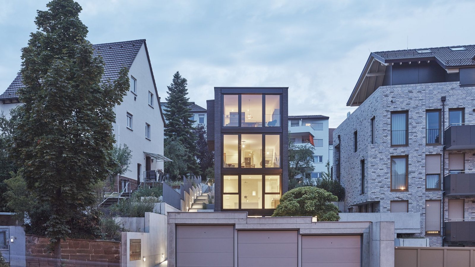 Superschmales Wohnhaus im Stuttgarter Osten, entworfen  von Loweg Architekten.Foto: www.dietmar-strauss.de 2020/Loweg Architekten