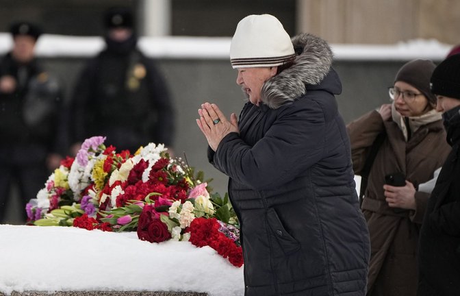 Der Apparat erlaubt   kein Innehalten zum Gedenken an den ermordeten Oppositionellen.<span class='image-autor'>Foto: dpa/Alexander Zemlianichenko</span>