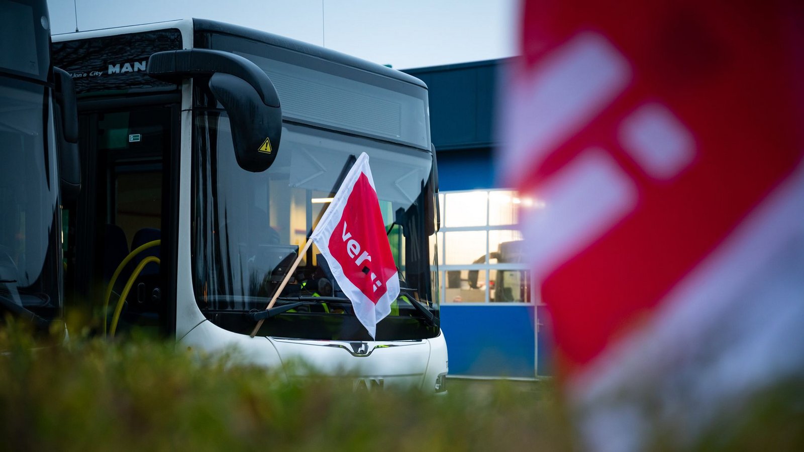 In Baden-Württemberg fahren an zwei Tagen keine Busse.Foto: dpa/Jonas Walzberg