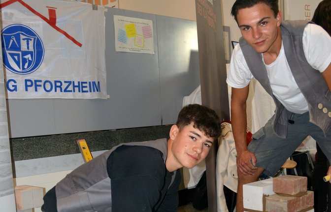 Rico Hofmann (links) und Tim Konaz wollen für den Maurerberuf begeistern.