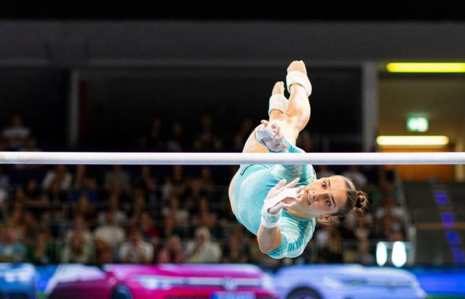 Helen Kevric turnt an ihrem Paradegerät Stufenbarren - und feiert in Hannover am Ende zwei deutsche Meistertitel. Foto: Michael Matthey/dpa<span class='image-autor'>Michael Matthey/dpa</span>