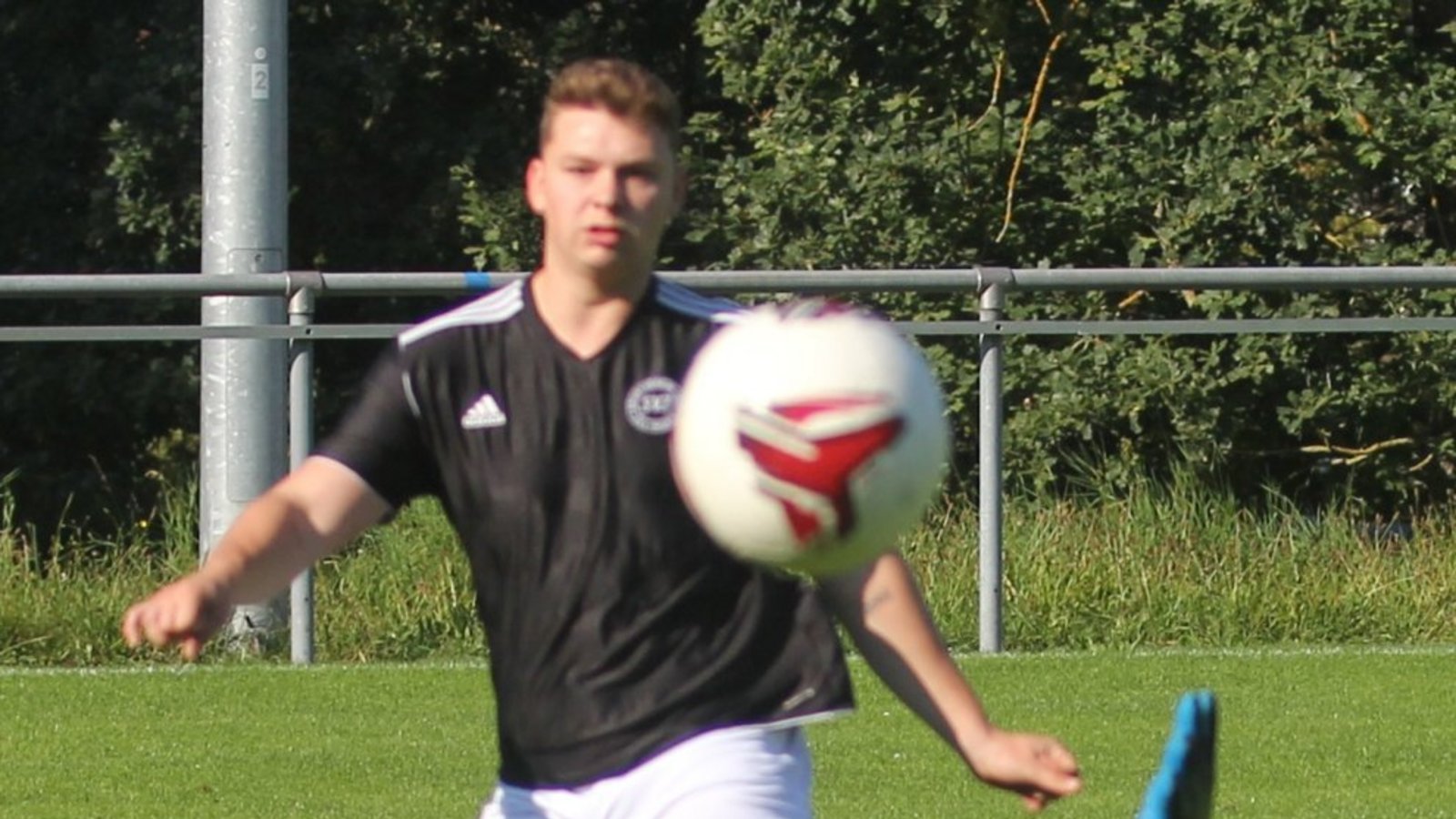 Nick Heckele (links) hat seine langwierige Verletzung auskuriert und ist wieder eine Alternative für die Offensivabteilung beim A-3-Elften SV Illingen.  Foto: Nachreiner